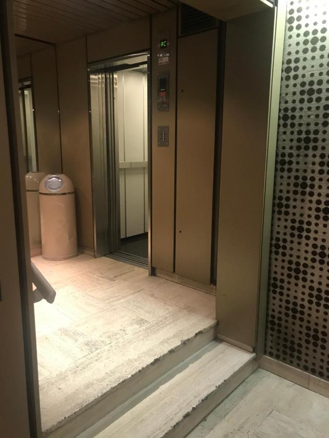 Studio 1000M Tour Effeil Parigi Esterno foto